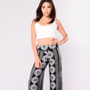 Brand new with ticket Fashion nova pants.
